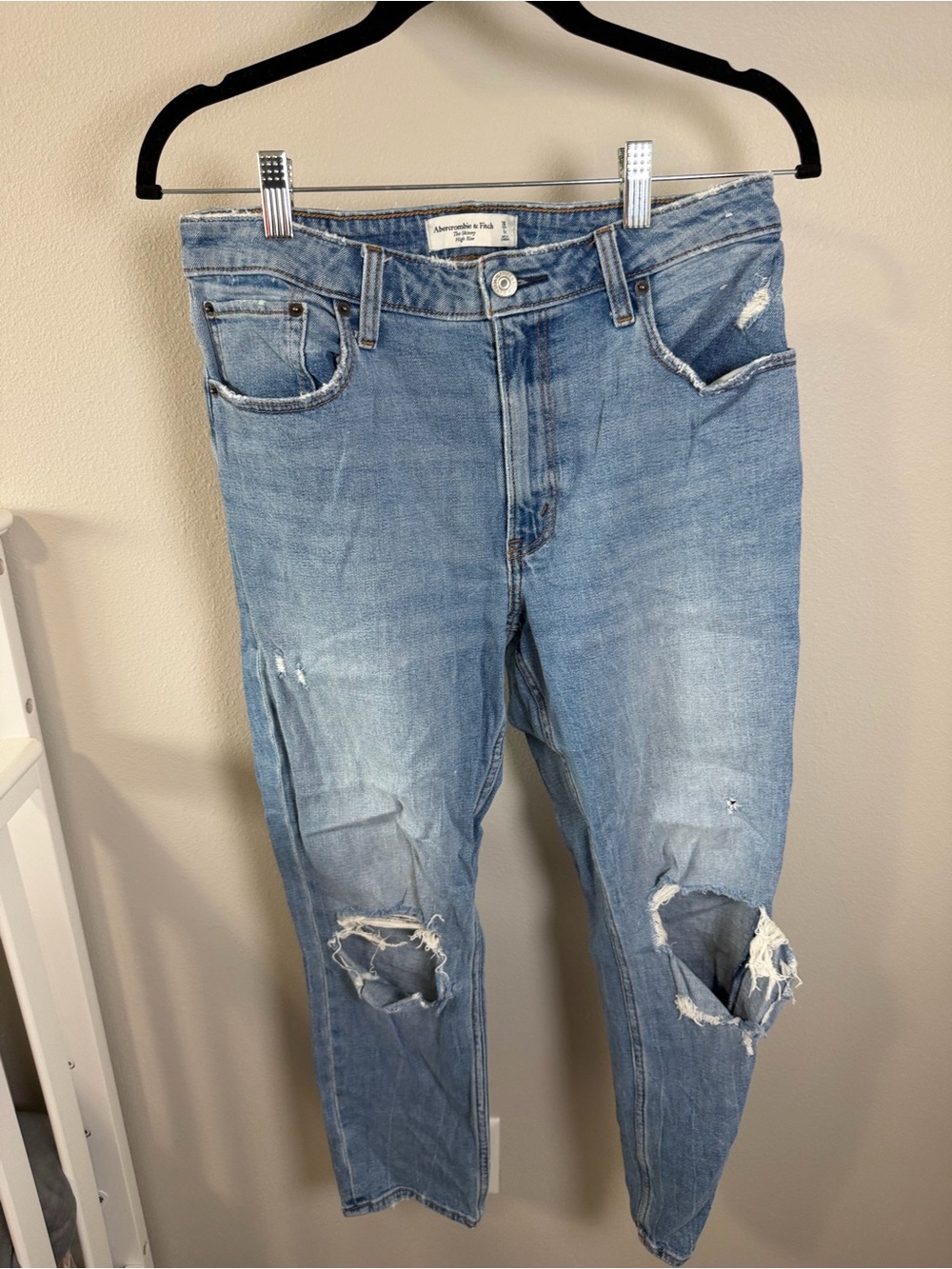 Abercrombie & Fitch Light Blue Ripped Men's Relaxed Jeans